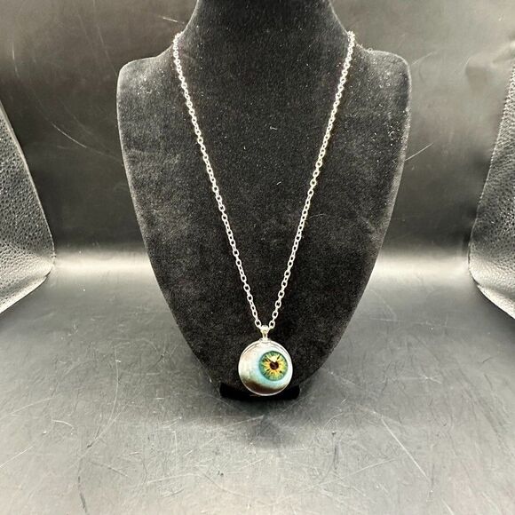 Gothic Green Eyeball Pendant Necklace Halloween Witchy evil eye 22 inches - Picture 3 of 11